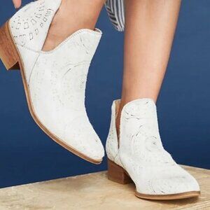 Anthropologie Kaanas Tijuana Cutout Booties